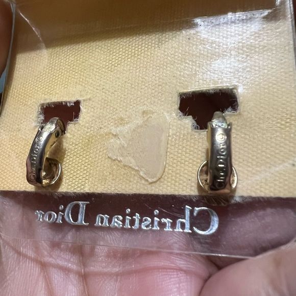 VINTAGE CHRISTIAN DIOR GOLD CLIP EARRINGS - Picture 3 of 4